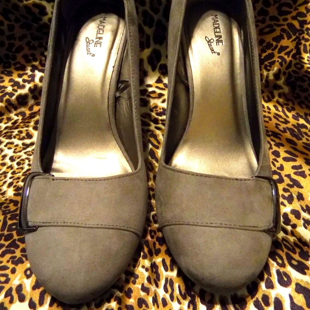Madeline Stuart Grey Suede Sz 10 Pump
